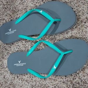 American Eagle women's flip flops